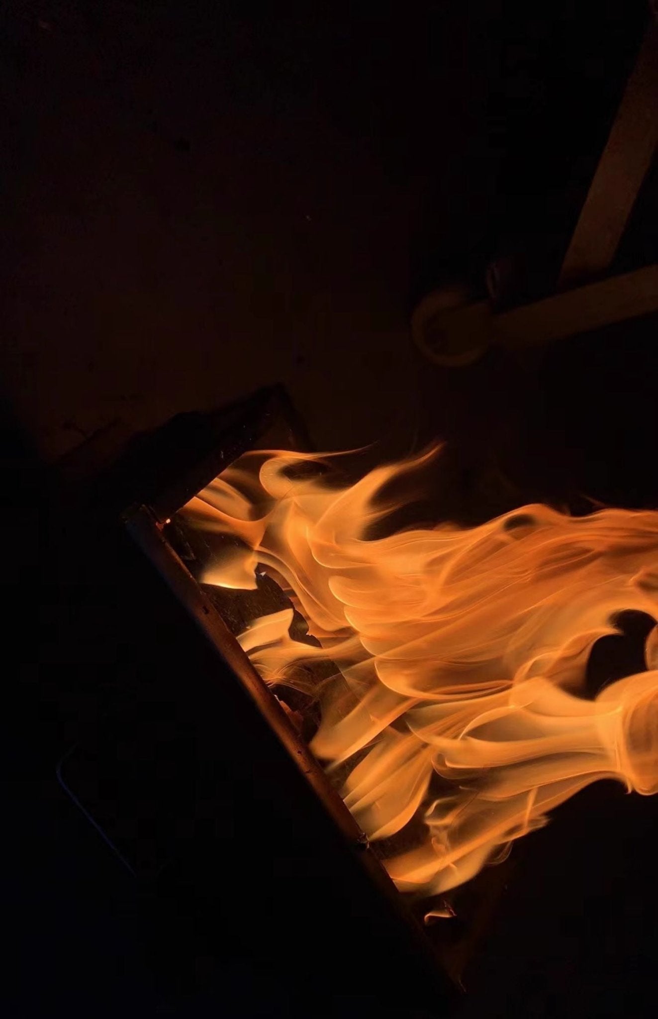FOCUS UNCLE 二次燃焼式・高耐久クルミ木製焚火台 - CALAFO